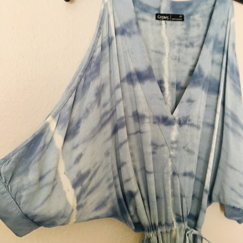 COPY - Pale blue white light tie dye design. Silk…